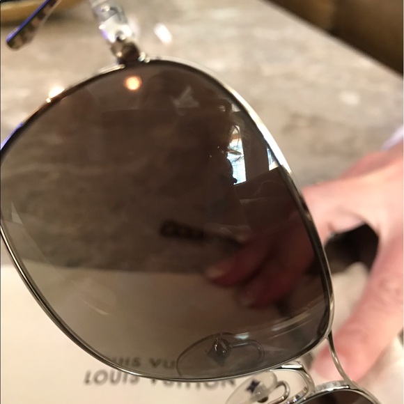 COPY - *Reduced* Authentic Louis Vuitton SM Sun Glasses - Picture 4 of 7